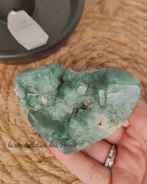 Coeur en fluorite, pierre brute