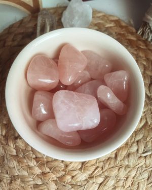 Quartz rose, pierre roulée