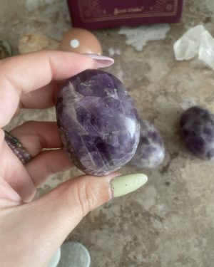 Galet en Amethyste chevron