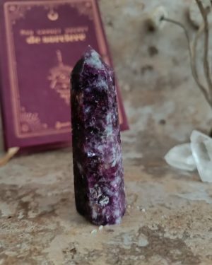 Pointe en Lépidolite