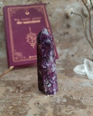 Pointe en Lépidolite