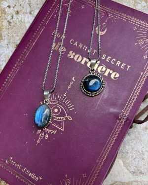 Collier avec pendentif en argent avec une Labradorite